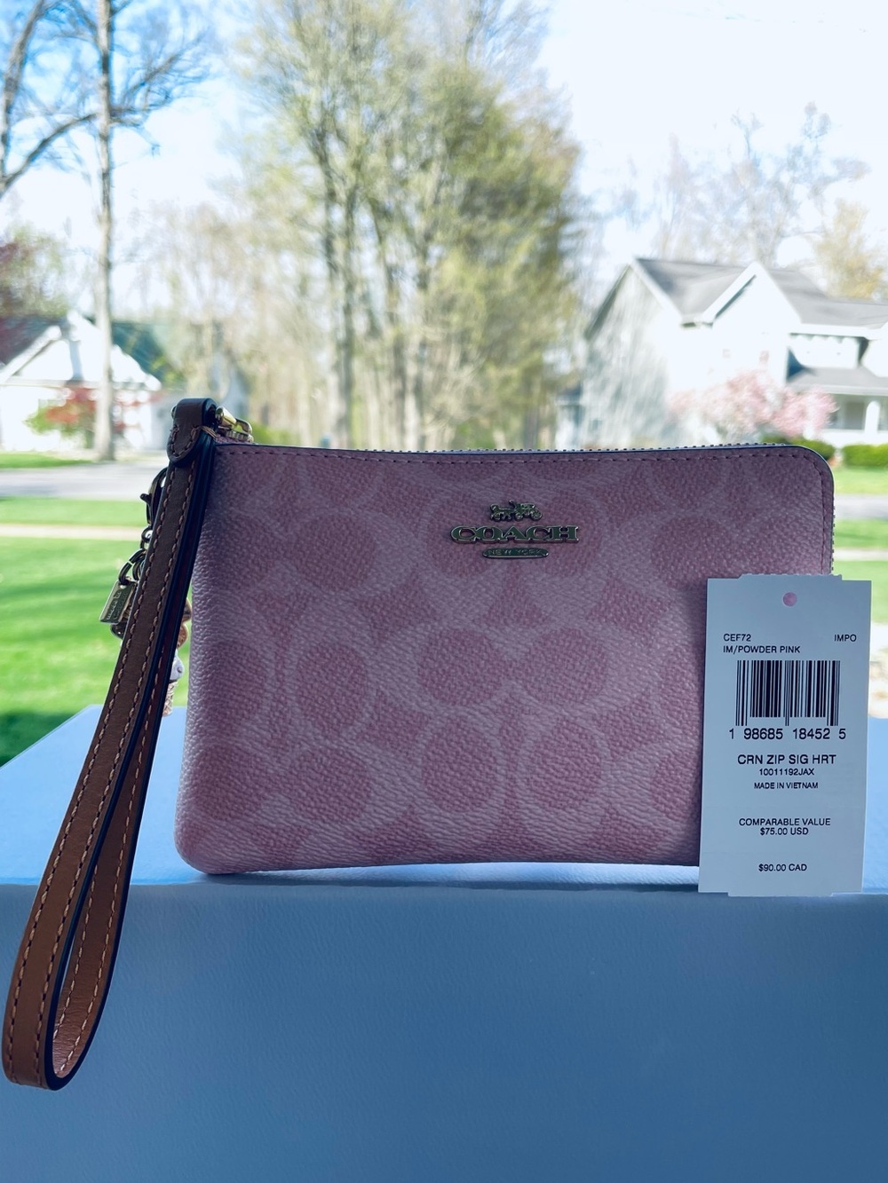 NWT!🩷🩷 COACH CORNER ZIP WRISTLET IN POWER PINK SIGNATURE PRINT WITH CHARMS!